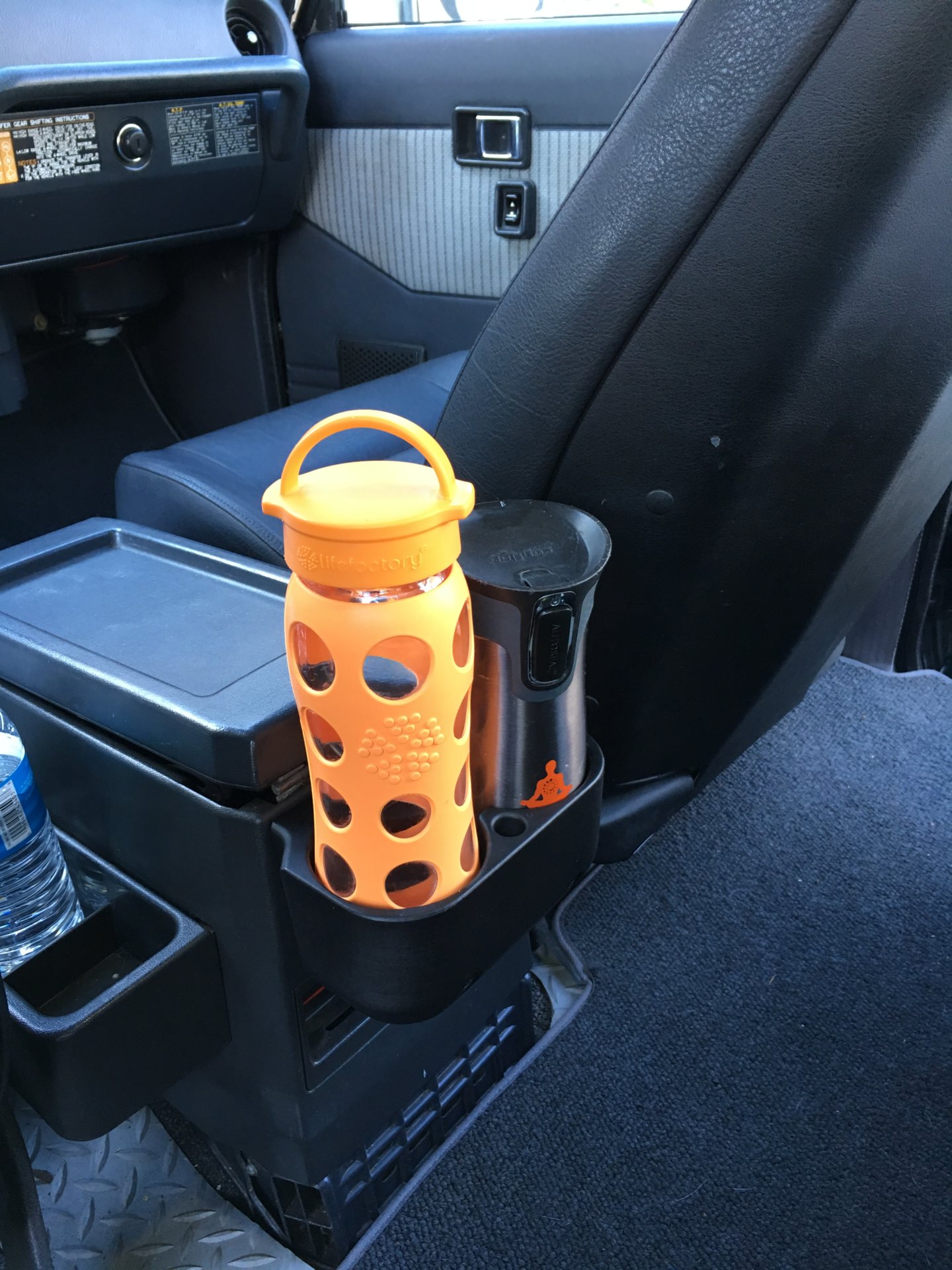 rear-cup-holders.jpg?h=415&iar=0&w=600